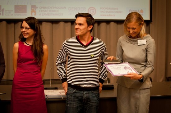 Vyhlášení vítězů soutěže Firma roku: Rovné příležitosti 2012, Speciální cena Gender Studies a PROUDu za opatření přátelská LGBT osobám ve firmě: GE Money Bank, a.s.