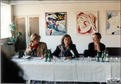 konference Ženy a média podzim 1997 - Anna Kovaříková, Jiřina Šmejkalová a Eva Hauserová 