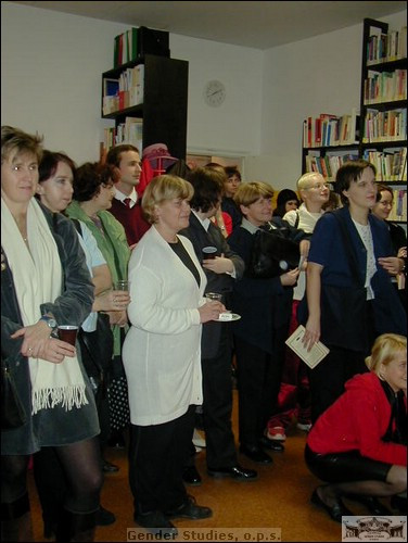 uvedení prostor v Gorazdově ulici, v popředí Eva Věšínová-Kalivodová a další členky týmu GS bývalé i současné